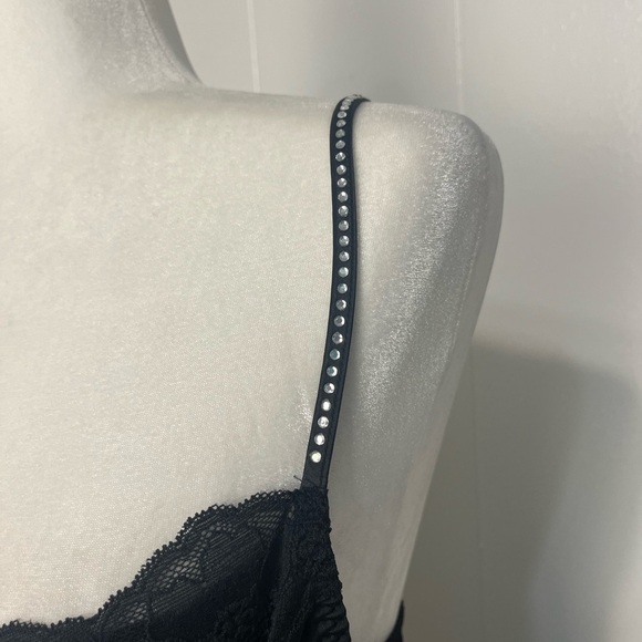 Victoria’s Secret Size L - Picture 3 of 9